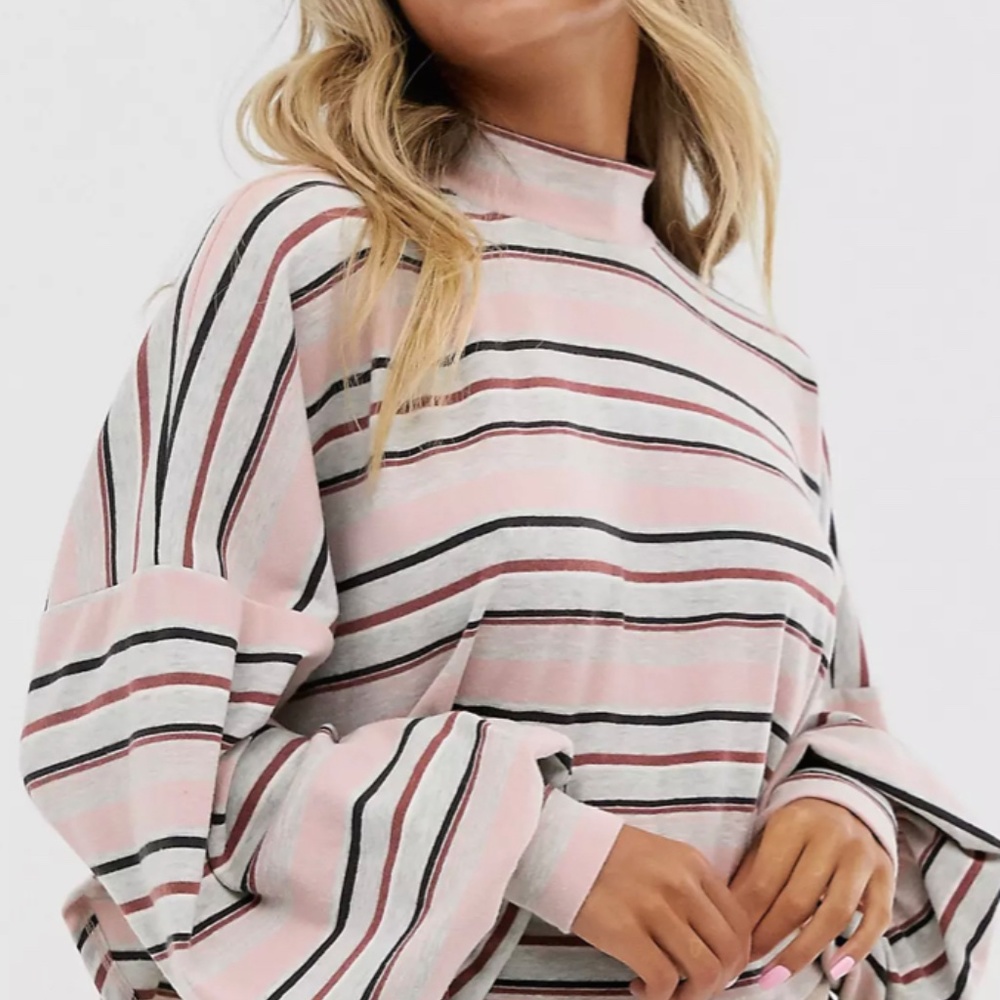 ....Free People top bat wing sleeve